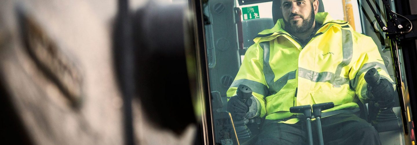volvo show services operator training 23241200