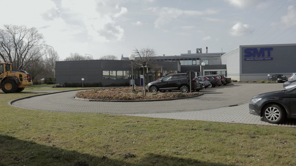 SMT gebouw in de winter